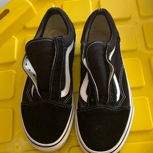 Vans Black and White Slip-On Sneakers Mens 6.5, Woman’s 8